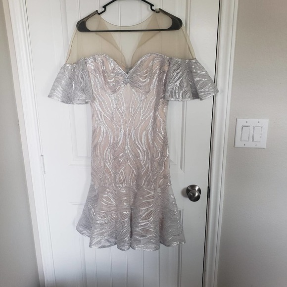 Tadashi Shoji Silver Sequin Dress size 6 - Picture 1 of 3